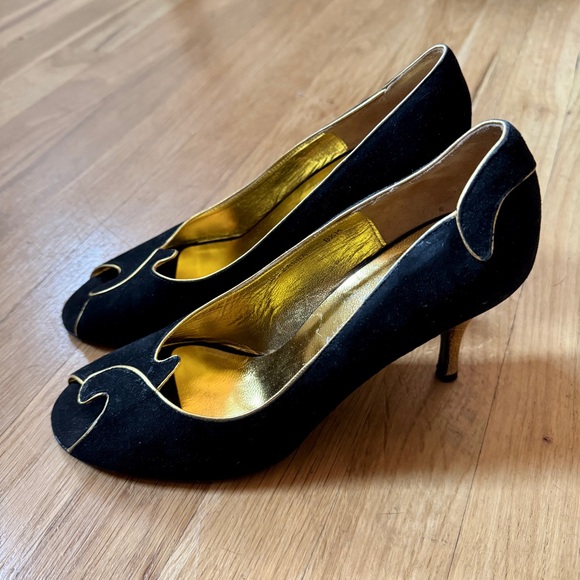 Donald J. Pilner Couture Shoes - VINTAGE PAIR OF BLACK SUEDE WITH GOLD DETAIL OF DONALD J. PILNER COUTURE 80s/90s